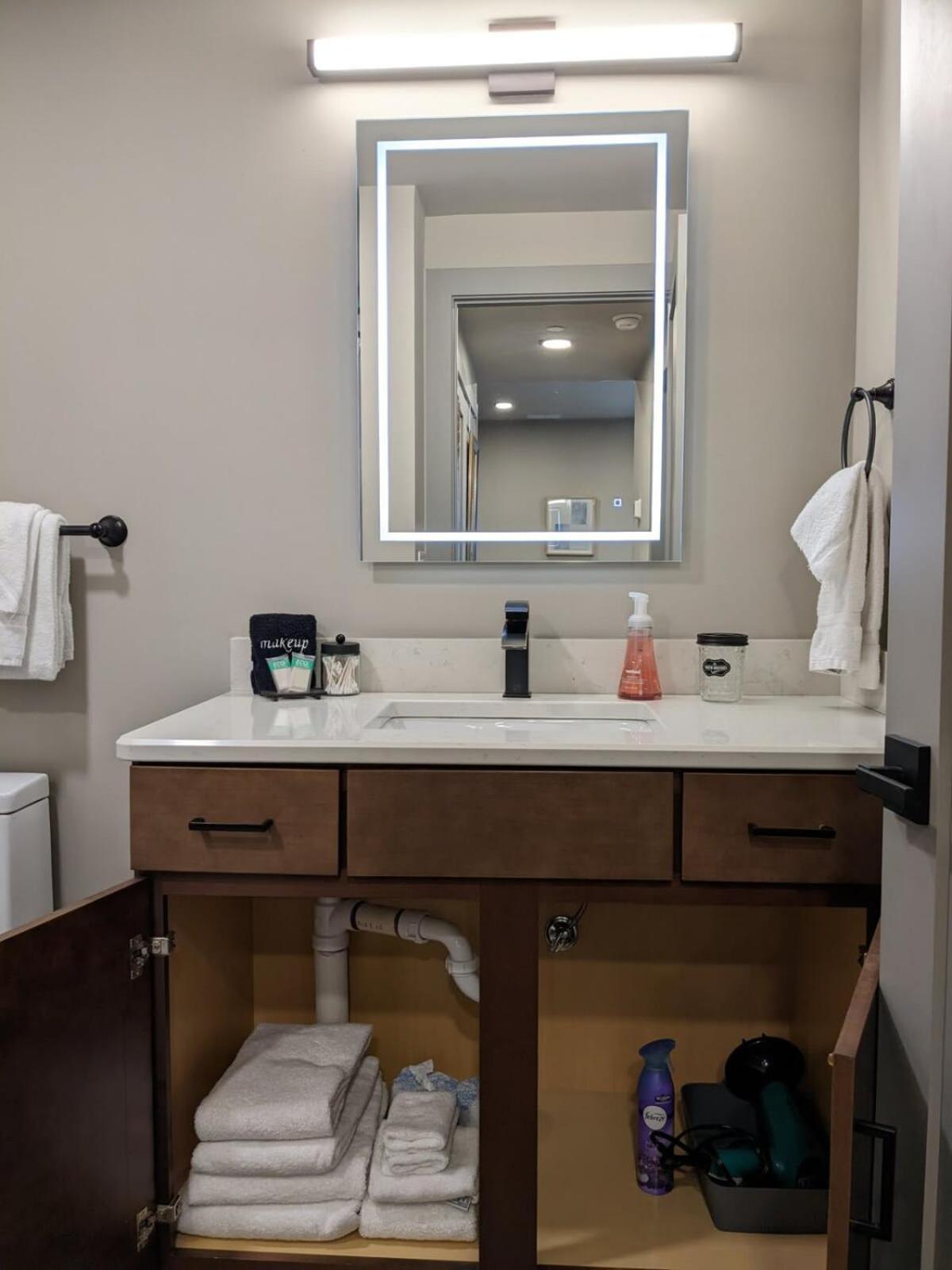 Modern Condo 210 Just Blocks From Lake Michigan Traverse City Buitenkant foto